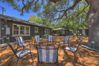 Historic Hideaway Stroll to Schlitterbahn فنادق في نيو براونفيلز