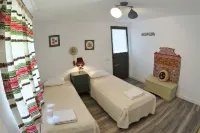 Alunis Retreat Hotels in Comuna Colți
