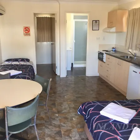 Inland Oasis Motel
