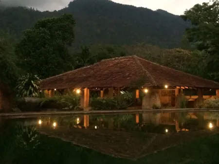 Rainforest Edge Отели рядом с достопримечательностью «Sivali Central College Playground»