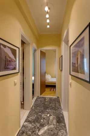 Metropolis Apartment - 150m from St Marcus Square, by ZanteWize Отели рядом с Аэропорт Закинтос