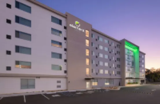 Element Savannah Midtown Hotels near Hunter Golf Course