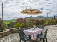 Giallo Hotels in Lajatico