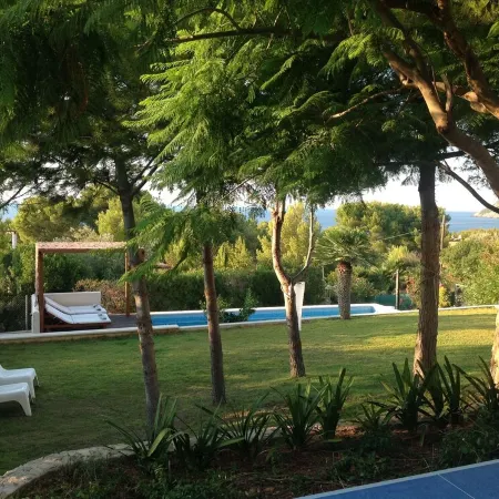 House and garden terraces, fabulous sea and mountain views. Betlem