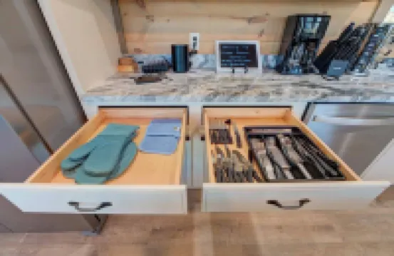 Incredible Mountain Views, 5 King Suites w/Balconies, 3 Fire Pits, Hot Tubs