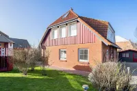 Cozy vacation home with garden and terrace on Fehmarn on the Baltic Sea with dog