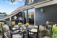 Downtown 2nd Floor Apartment with Dramatic Lake Views.