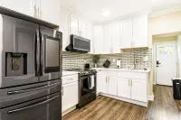 Stylish, Fun and Cozy  | Pool table, Dart board and Parking Hotels in Camden