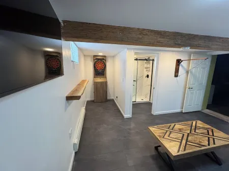 Cheerful 4 Bedroom home close to the waters edge.