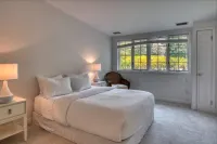 Spacious Yard and Meditation Room - Luxurious Tranquil Cottage