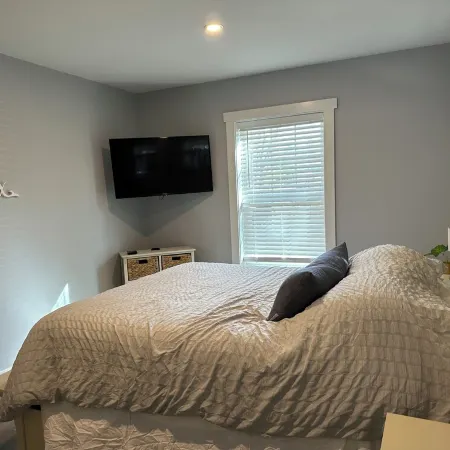 House at Sunshine- Long Lake, 5 Min Walk to Causeway