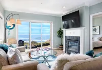 Whale Watching and Gas Fireplace Retreat - Cozy Oceanfront Haven North Point Scenic Area - Sunset St. Access 주변 호텔