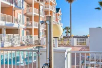 Beautiful oceanfront condo with pool, hot tub, beach access, balcony, & WiFi Các khách sạn ở Bãi biển Gulf Shores