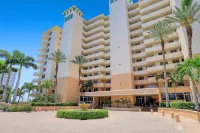 Modern Design and Stunning Tropical Setting - Stylish Coastal Haven