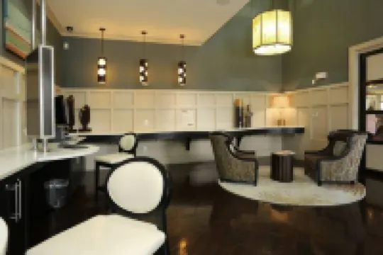 Lavish Gardens and Infinity-Edge Pool - Stunning Urban Retreat