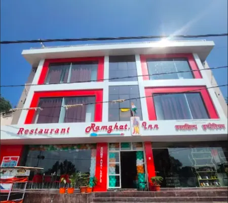 Hotel Ramghat Inn -in Front of Mandakini River Отели в г. Читракут