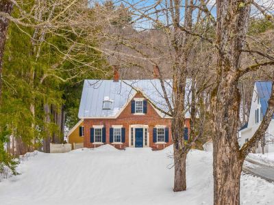 Cozy Fireplace and Inviting Library - Enchanting Mountain Retreat