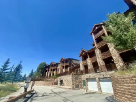 Panoramic Mountain Views and Cozy Comfort - Stunning Ski Retreat