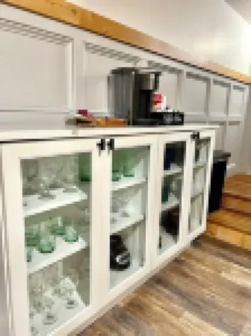 A Cozy and a Modern Retreat. Newly renovated -2 bed 1bath. Walk to everything!