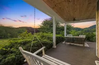 Stunning Mountain Views and Gourmet Kitchen - Elegant Retreat