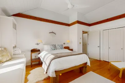 Light-filled Retreat in Mad River Valley 페이스톤 호텔