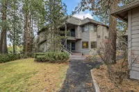 Private Hot Tub and Fireplace with Scenic Views - Stunning Retreat Hotel di Sunriver