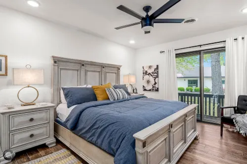 Chic Getaway with Spacious Living and BBQ Area - Elegant Sanctuary Hotels in Bella Vista
