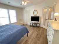 Charming Deck and Outdoor Shower - Serene Family Retreat Hotels in Ocracoke