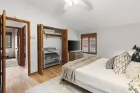 Cozy Retreat - Hot tub, Firepit, Grill, WiFi Hotels in Hixson