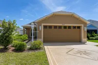 Scenic Pond Views and Screened Lanai - Charming Retreat