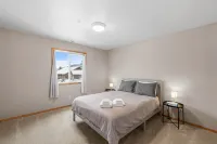 Cairn Cottage Hotels in Chelan County