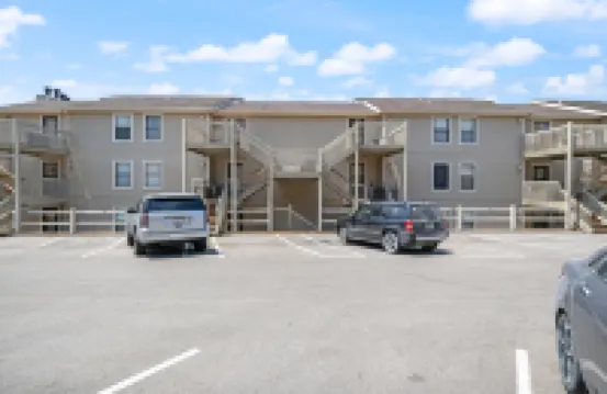 Breathtaking Views and Inviting Pools - Stunning Oasis