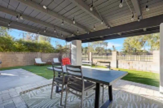 Heated Pool, Theater, Full Gym, Golf Course Access - Stunning Retreat