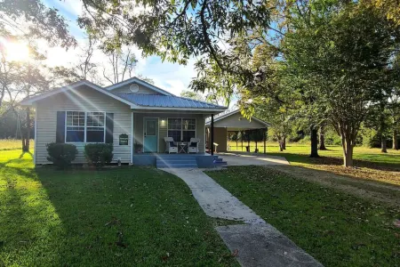 Stewart House with Hot Tub and 3 bedroom