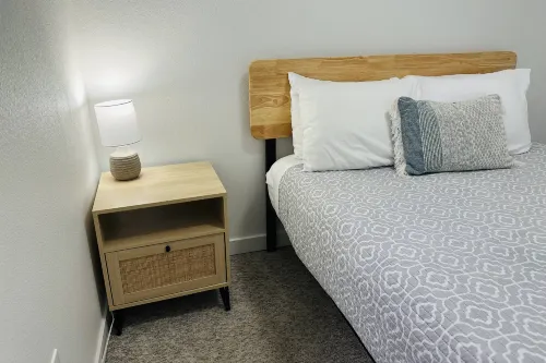 Kitchenette and Ideal Location Near the Beach - Charming Oasis Hotels in Rockaway Beach