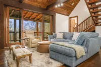 Luxury Mountain Retreat with Hot Tub and Scenic Views - Exquisite Cabin