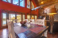 Beautiful lakefront house with full kitchen, private dock, & hot tub Hotels in Tazewell