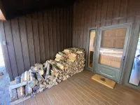 Private Hot Tub, Spacious Deck, Gas BBQ and Bikes - Cozy Getaway