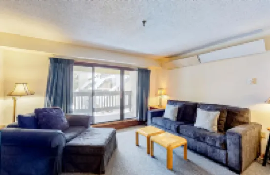 Mountain view condo with fast WiFi plus on-site amenities