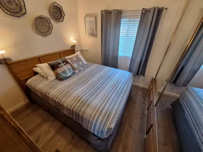 Ocean Cabin 19 with Jacuzzi and Spacious Deck
