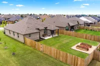 Outdoor Living Space and Game Room - Stunning Modern Retreat