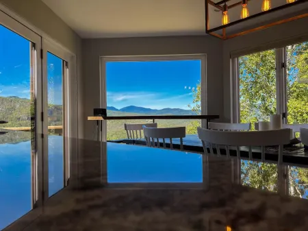 Unobstructed Views and Spacious Living - Serene Mountaintop Retreat Отели в г. Бартлетт