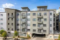 Modern Convenience - Walk to Campus, WiFi, Spacious Hotel a West Lake Hills