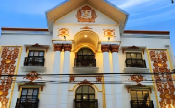 King Royal Hotel