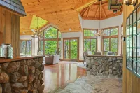 Hot Tub and Elevator - Stunning Mountain Sanctuary Hotels in Lincoln