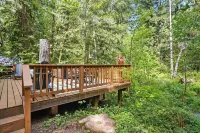 Cozy Cabin with Private Hot Tub - Trails and Sandy River Nearby - Sleeps 7
