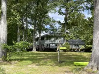 Breathtaking Waterfront Retreat, Private Docks, 12 Guests, King Bed. - 4-Star