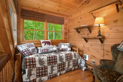 2 Masters, Theater, Pool, Sauna,Scenic Mtn View's, Hot tub & Fire Pit Hotel di Cherry Log