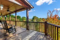 Hot Tub, Pickleball Court and Scenic Views - Stunning Mountain Oasis Hotels in Fannin County