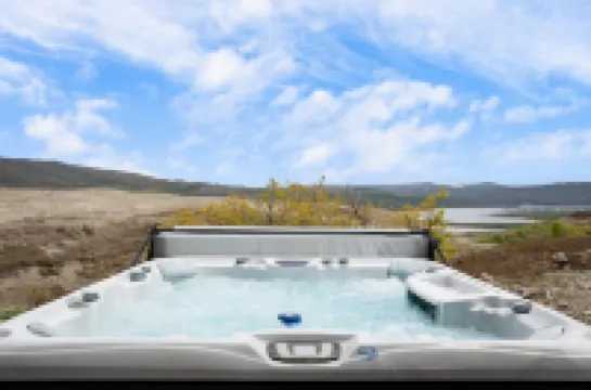 Breathtaking Views and Hot Tub - Luxurious Mountain Oasis